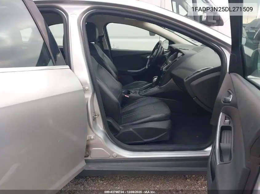 1FADP3N25DL271509 2013 Ford Focus Titanium