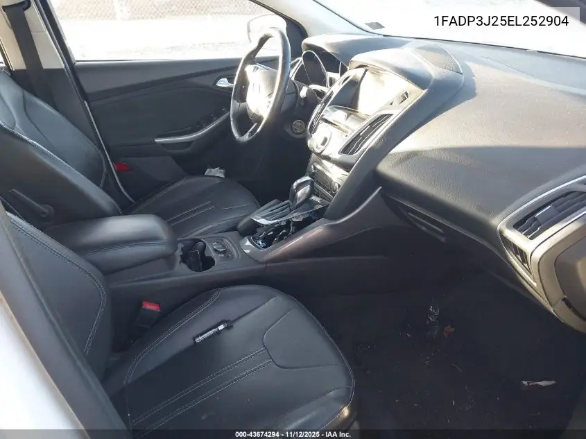 1FADP3J25EL252904 2014 Ford Focus Titanium