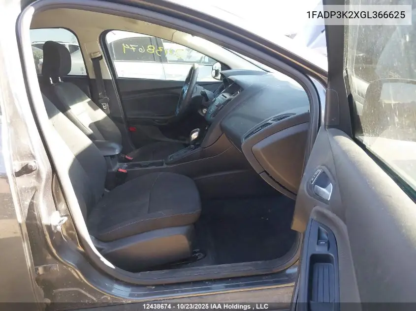 1FADP3K2XGL366625 2016 Ford Focus Se