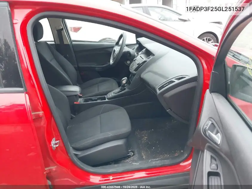 1FADP3F25GL251537 2016 Ford Focus Se