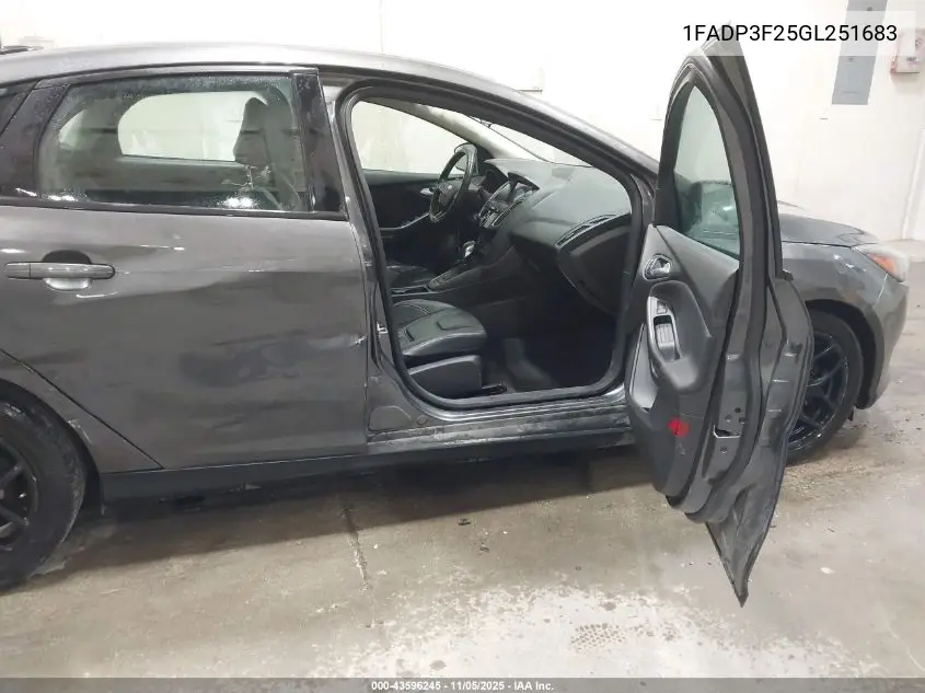 1FADP3F25GL251683 2016 Ford Focus Se