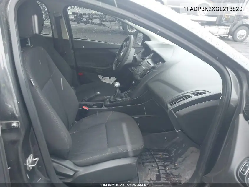 1FADP3K2XGL218829 2016 Ford Focus Se