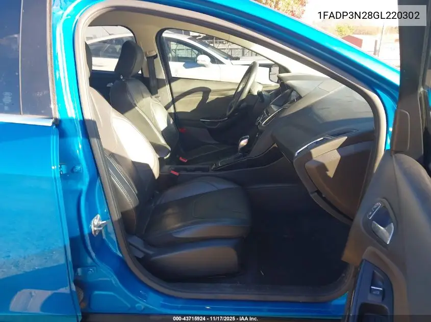 1FADP3N28GL220302 2016 Ford Focus Titanium