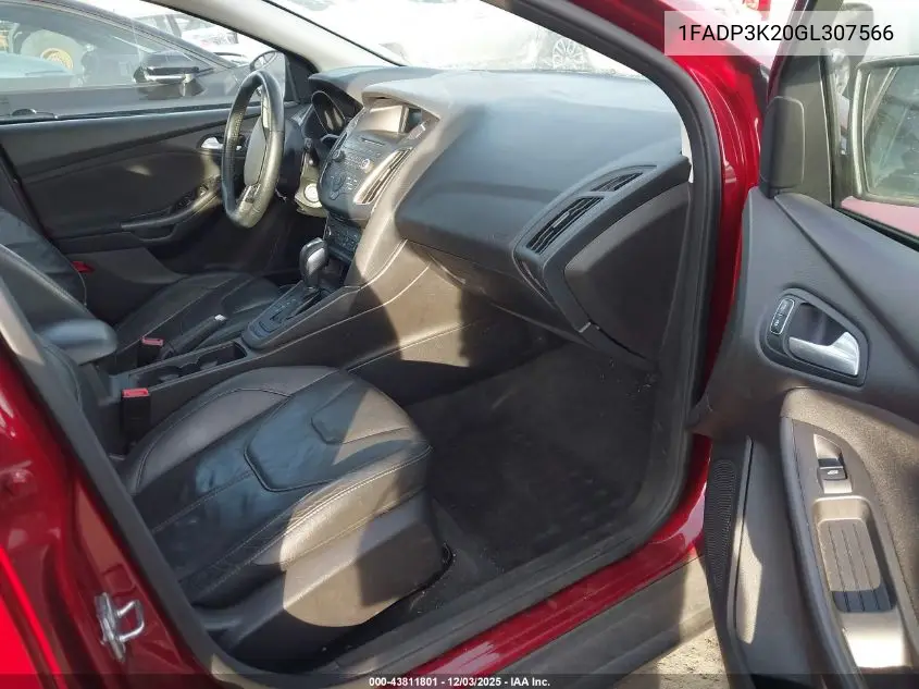 1FADP3K20GL307566 2016 Ford Focus Se