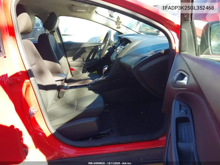 1FADP3K25GL352468 2016 Ford Focus Se