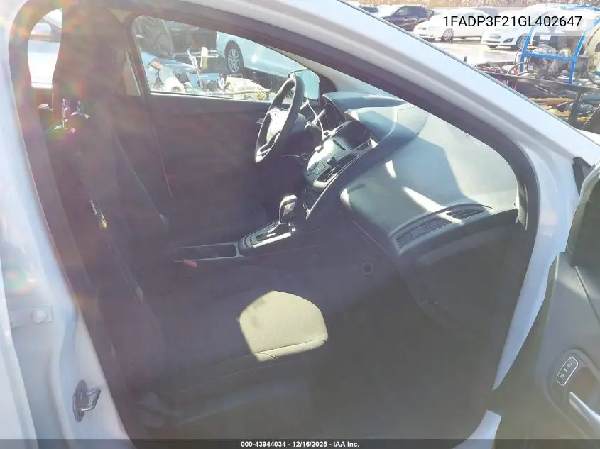 1FADP3F21GL402647 2016 Ford Focus Se
