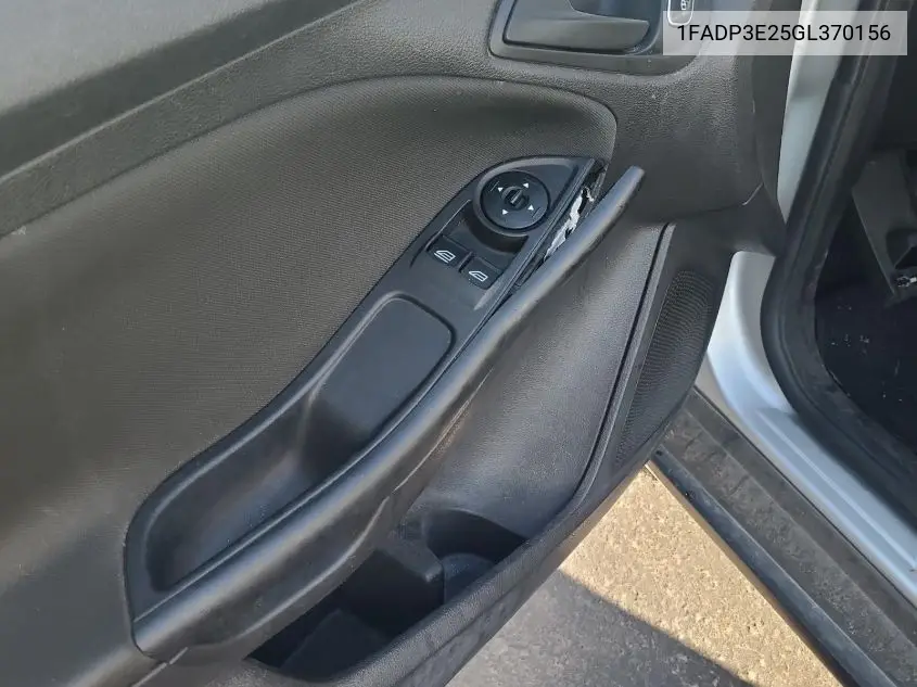 1FADP3E25GL370156 2016 Ford Focus S