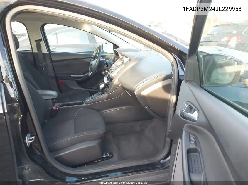 1FADP3M24JL229958 2018 Ford Focus Sel