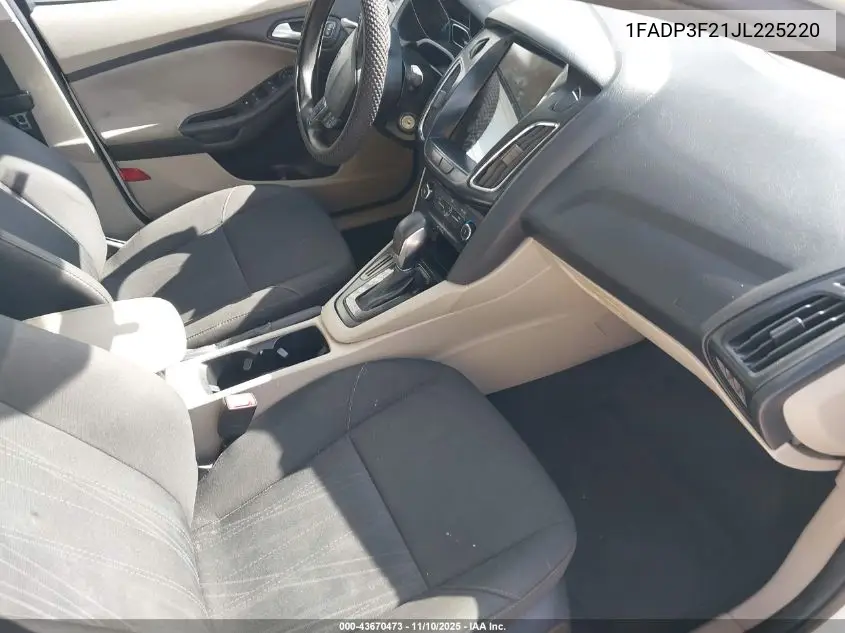 1FADP3F21JL225220 2018 Ford Focus Se