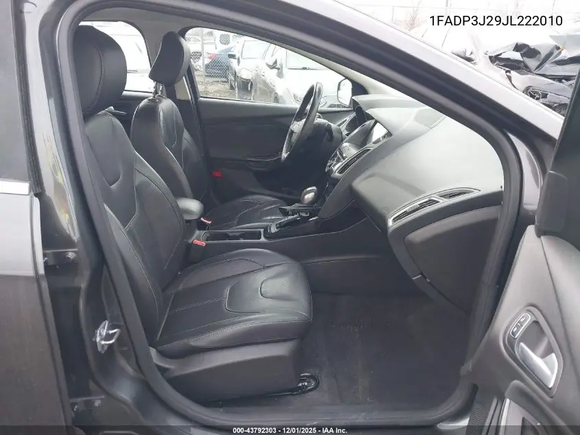 1FADP3J29JL222010 2018 Ford Focus Titanium