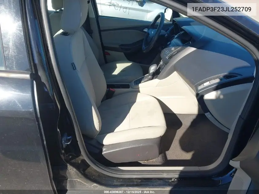 1FADP3F23JL252709 2018 Ford Focus Se