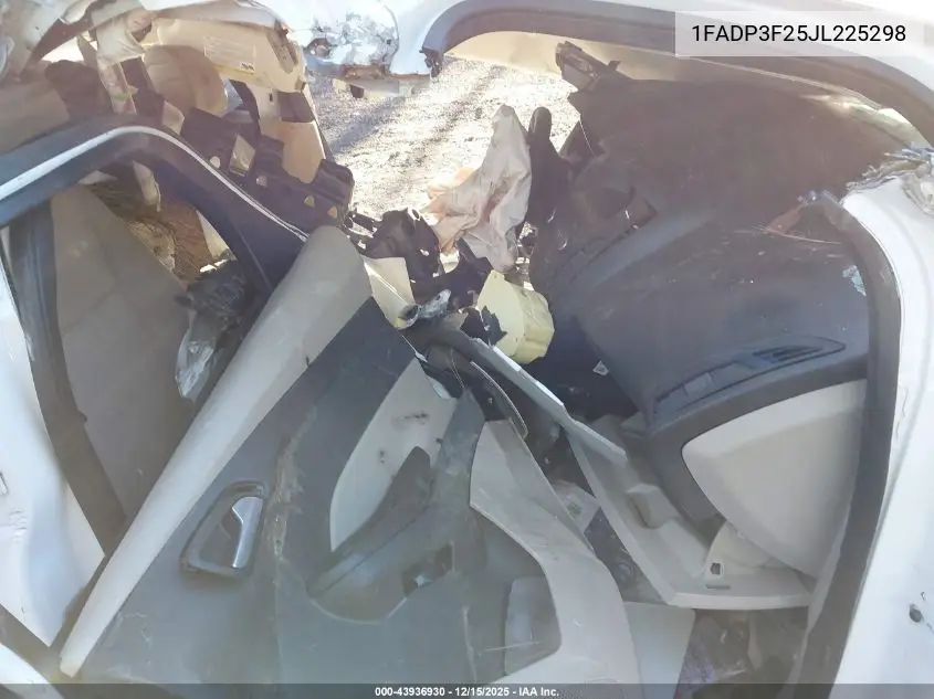 1FADP3F25JL225298 2018 Ford Focus Se