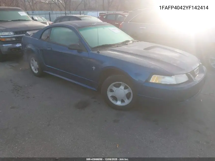 1FAFP4042YF142414 2000 Ford Mustang