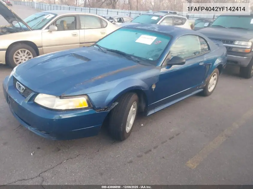 1FAFP4042YF142414 2000 Ford Mustang