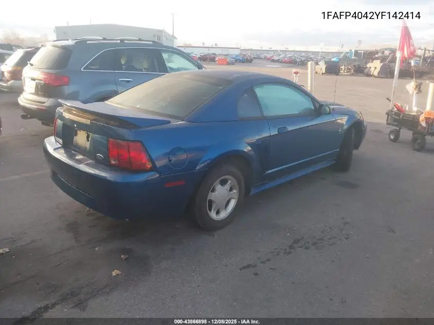 1FAFP4042YF142414 2000 Ford Mustang