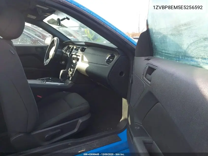 1ZVBP8EM5E5256592 2014 Ford Mustang V6