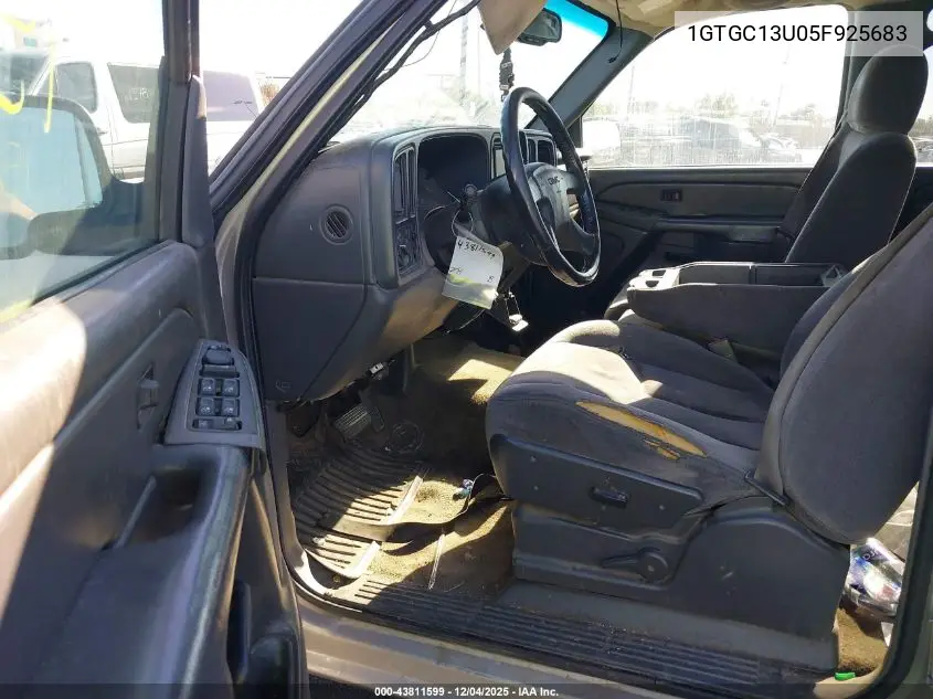 1GTGC13U05F925683 2005 GMC Sierra 1500Hd Sle