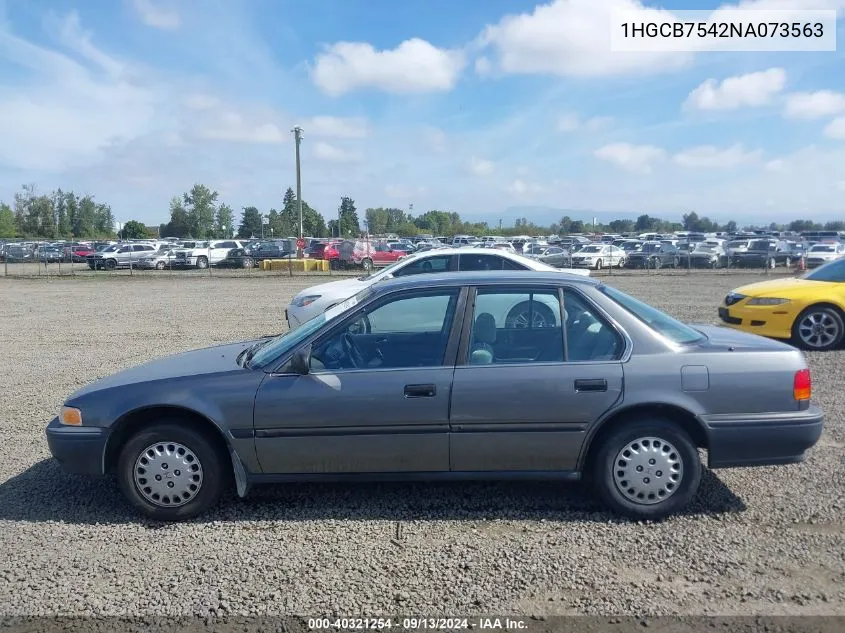 1992 Honda Accord Dx VIN: 1HGCB7542NA073563 Lot: 40321254