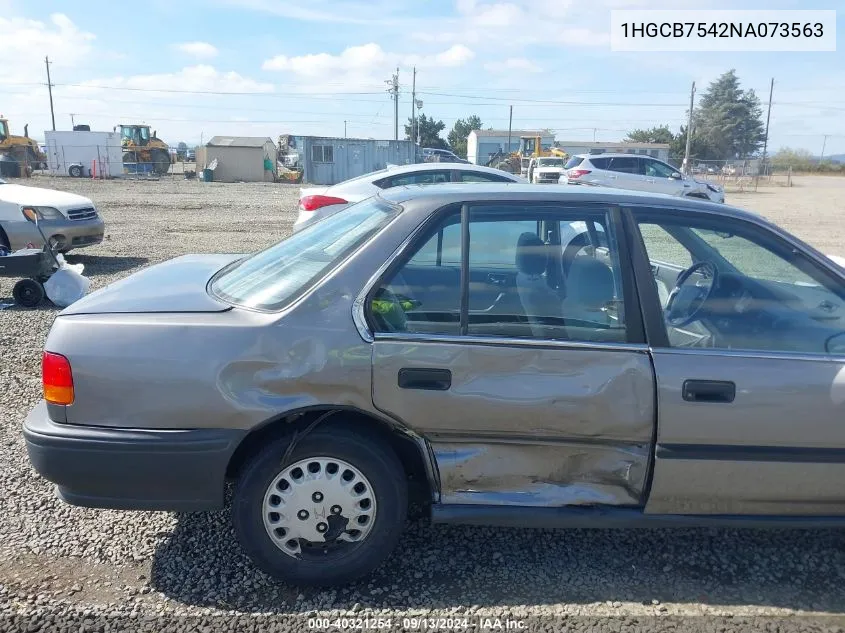 1992 Honda Accord Dx VIN: 1HGCB7542NA073563 Lot: 40321254