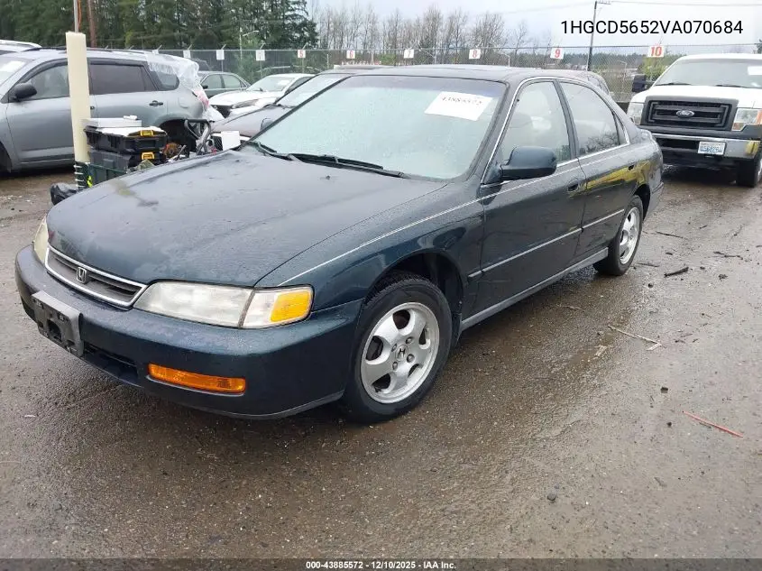 1HGCD5652VA070684 1997 Honda Accord Ex