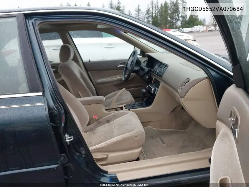 1HGCD5652VA070684 1997 Honda Accord Ex