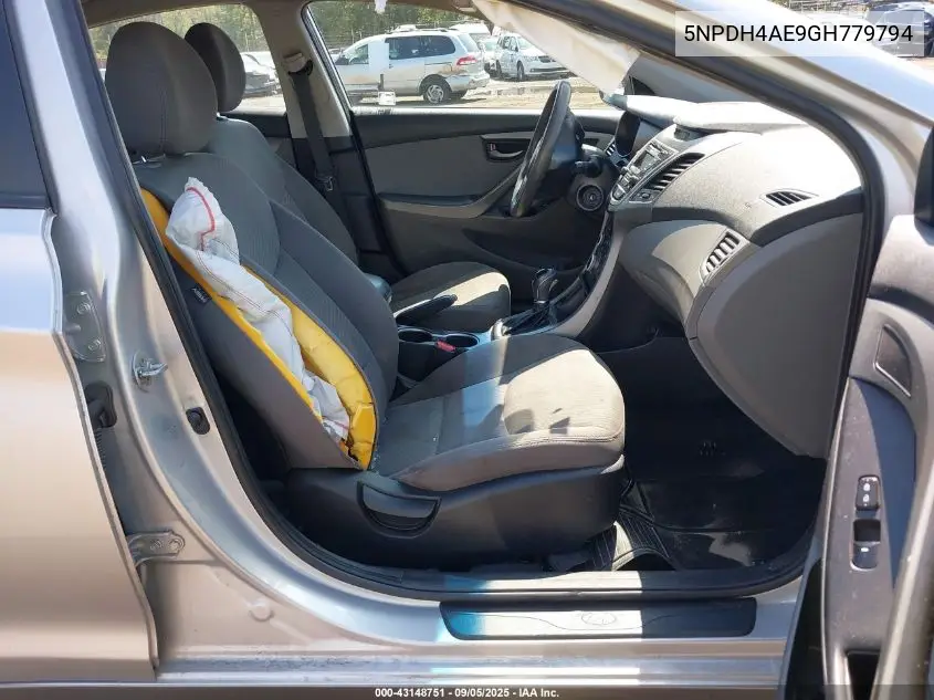 5NPDH4AE9GH779794 2016 Hyundai Elantra Se