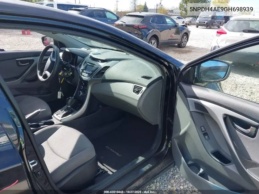 5NPDH4AE9GH698939 2016 Hyundai Elantra Se
