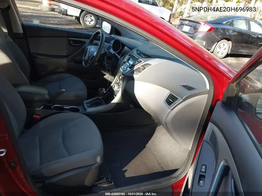 5NPDH4AE2GH696983 2016 Hyundai Elantra Se