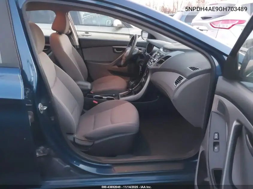 5NPDH4AE9GH703489 2016 Hyundai Elantra Se