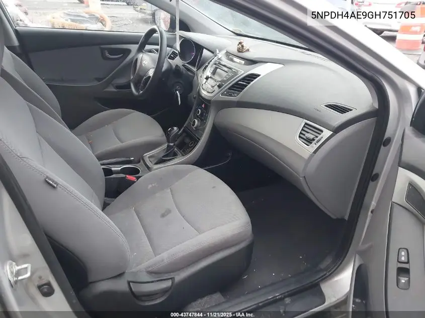 5NPDH4AE9GH751705 2016 Hyundai Elantra Se