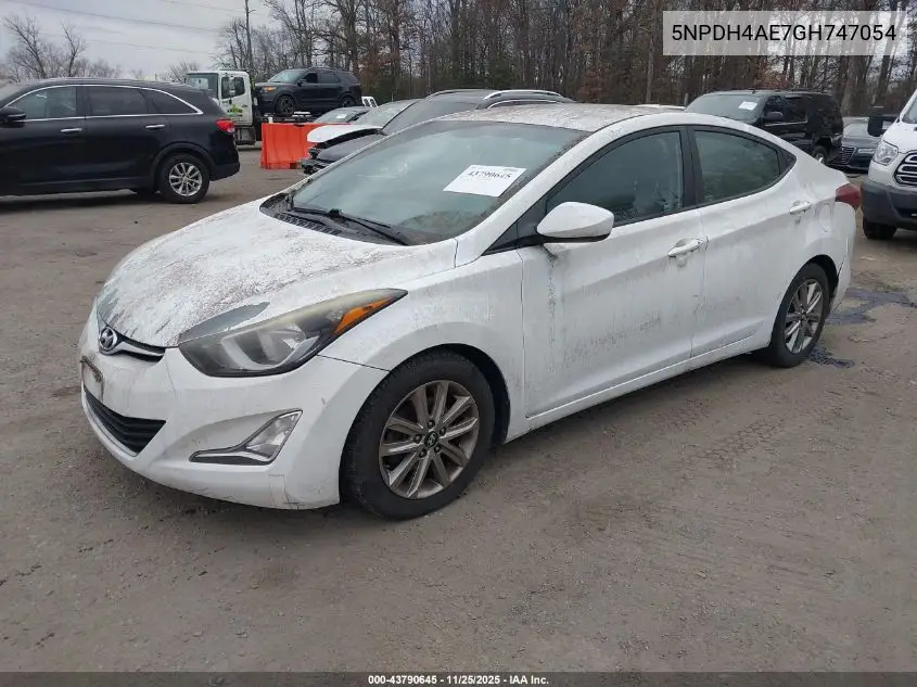 5NPDH4AE7GH747054 2016 Hyundai Elantra Se
