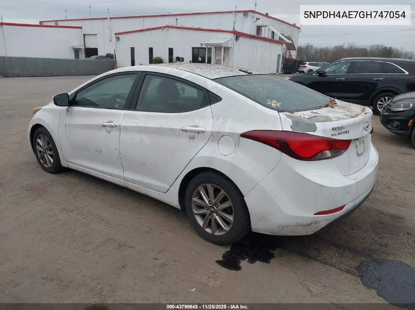 5NPDH4AE7GH747054 2016 Hyundai Elantra Se