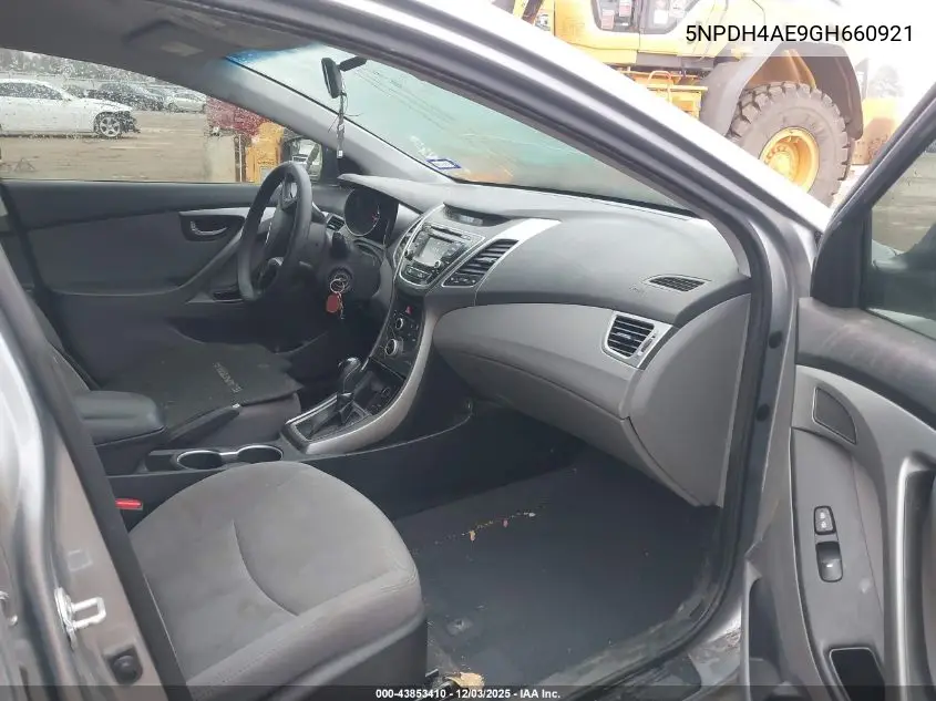 5NPDH4AE9GH660921 2016 Hyundai Elantra Se