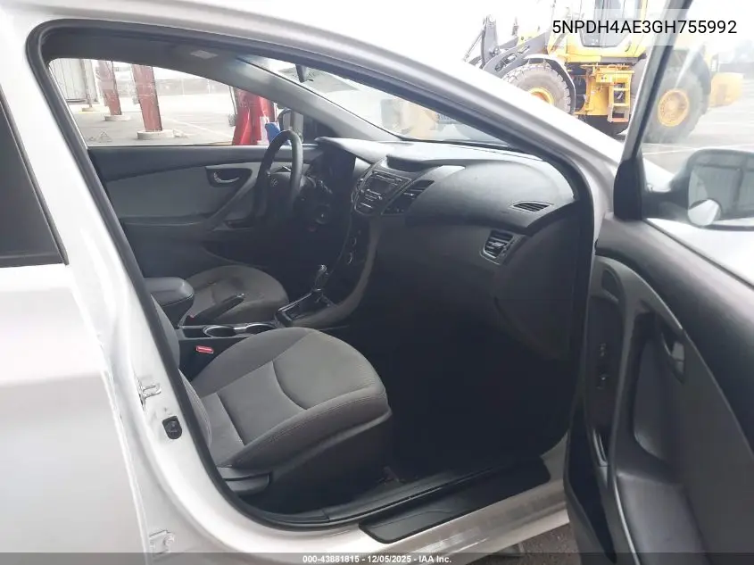 5NPDH4AE3GH755992 2016 Hyundai Elantra Se