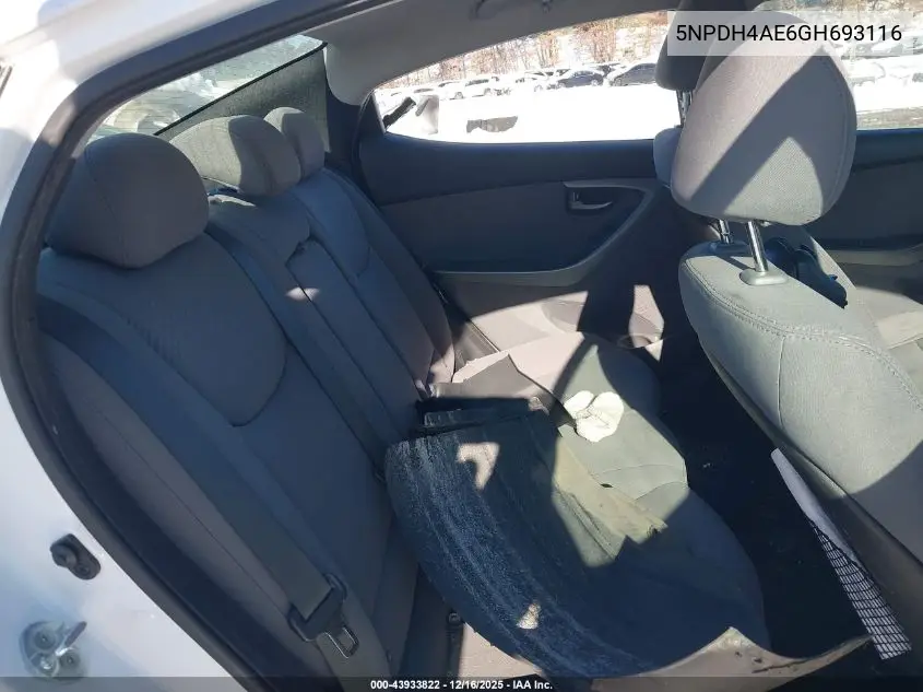 5NPDH4AE6GH693116 2016 Hyundai Elantra Se