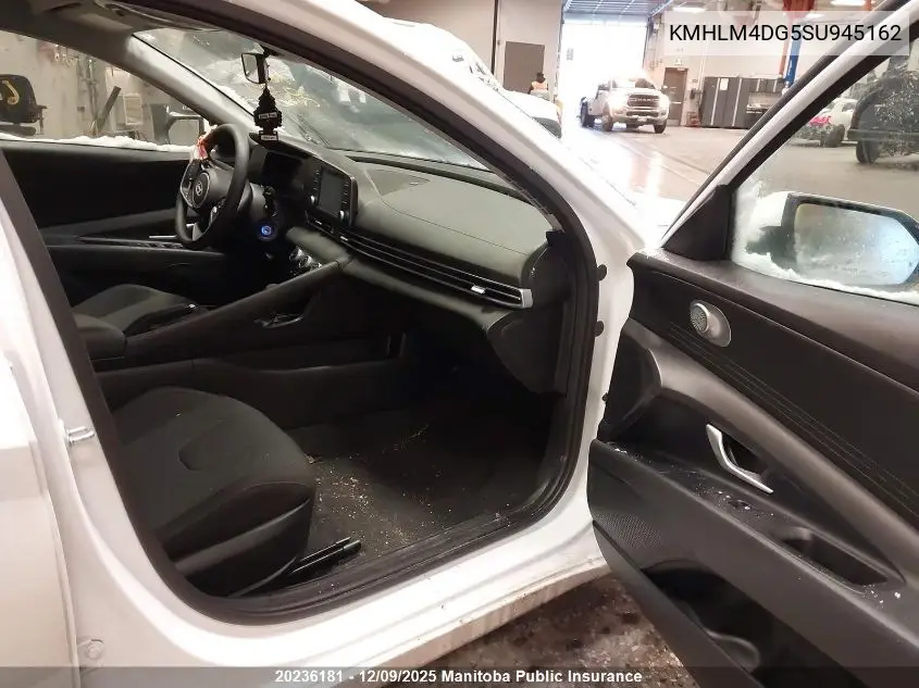 KMHLM4DG5SU945162 2025 Hyundai Elantra Essential