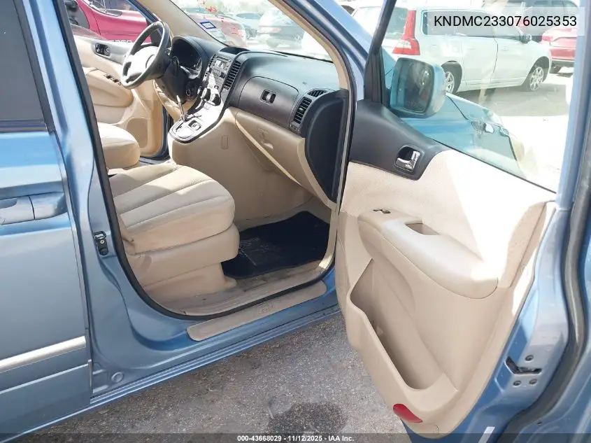 KNDMC233076025353 2007 Hyundai Entourage Gls/Limited/Se
