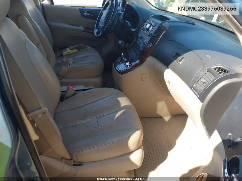 KNDMC233976039266 2007 Hyundai Entourage Gls/Limited/Se