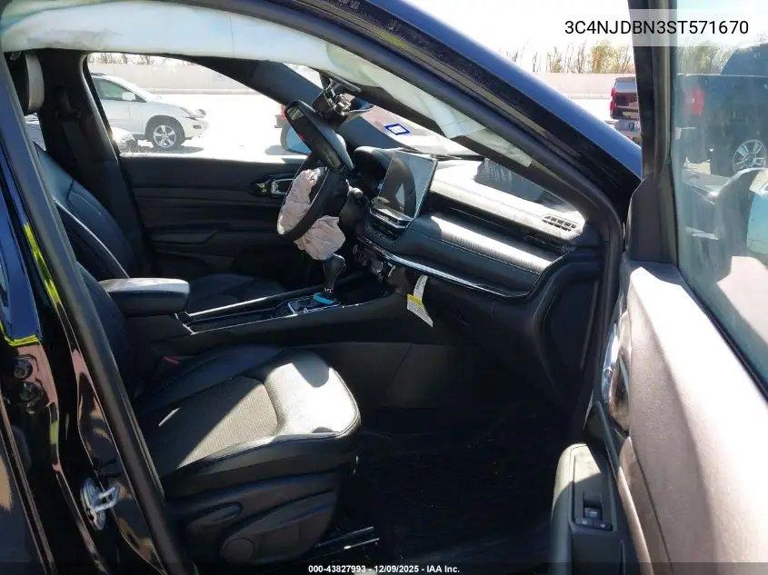 3C4NJDBN3ST571670 2025 Jeep Compass Latitude 4X4
