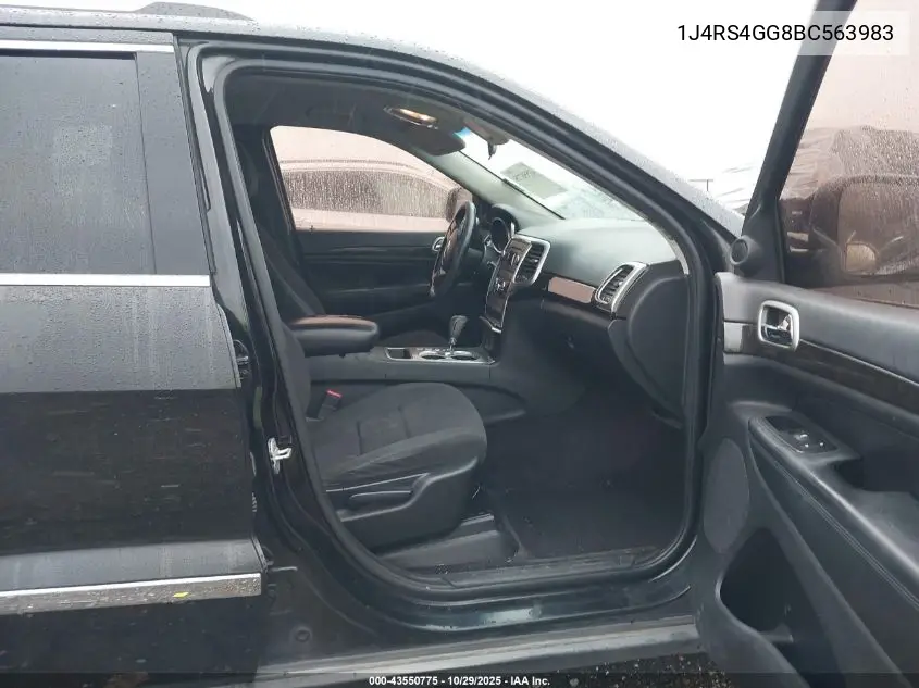 1J4RS4GG8BC563983 2011 Jeep Grand Cherokee Laredo