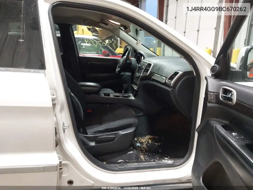 1J4RR4GG9BC670262 2011 Jeep Grand Cherokee Laredo