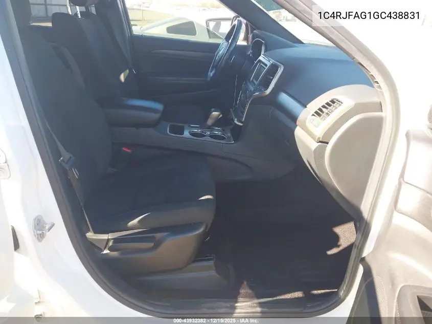 1C4RJFAG1GC438831 2016 Jeep Grand Cherokee Laredo