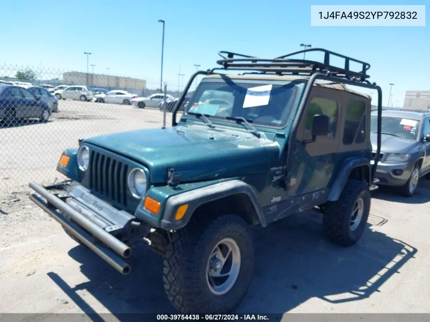 2000 Jeep Wrangler Sport VIN: 1J4FA49S2YP792832 Lot: 39754438