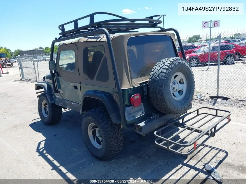 1J4FA49S2YP792832 2000 Jeep Wrangler Sport