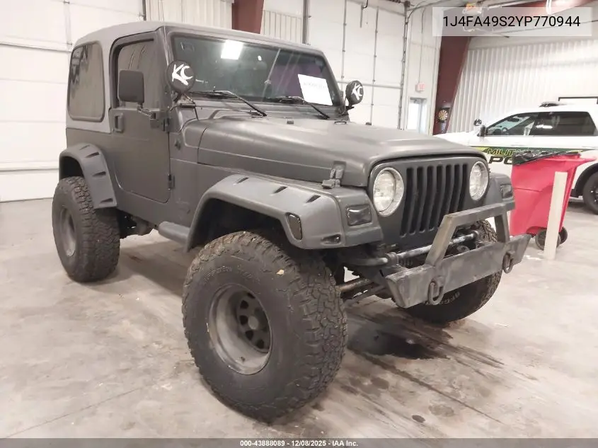1J4FA49S2YP770944 2000 Jeep Wrangler Sport