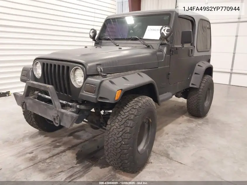 1J4FA49S2YP770944 2000 Jeep Wrangler Sport