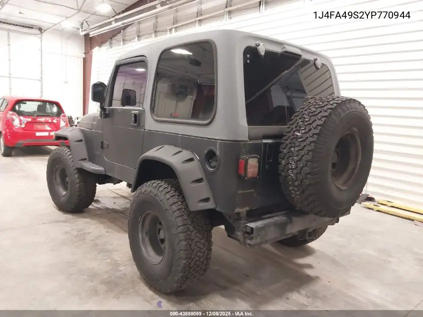 1J4FA49S2YP770944 2000 Jeep Wrangler Sport