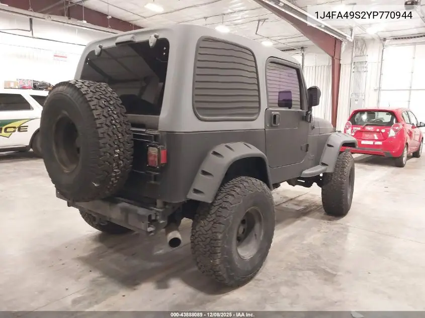 1J4FA49S2YP770944 2000 Jeep Wrangler Sport