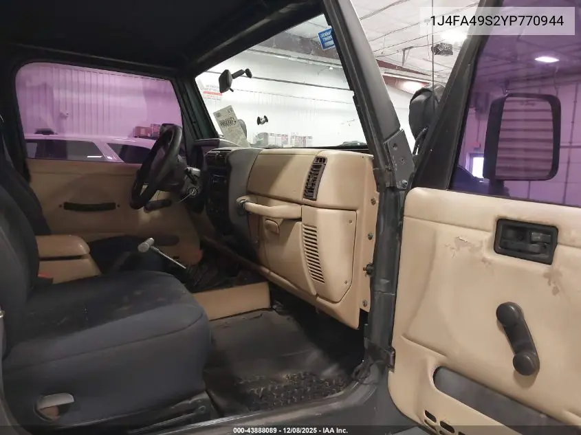 1J4FA49S2YP770944 2000 Jeep Wrangler Sport