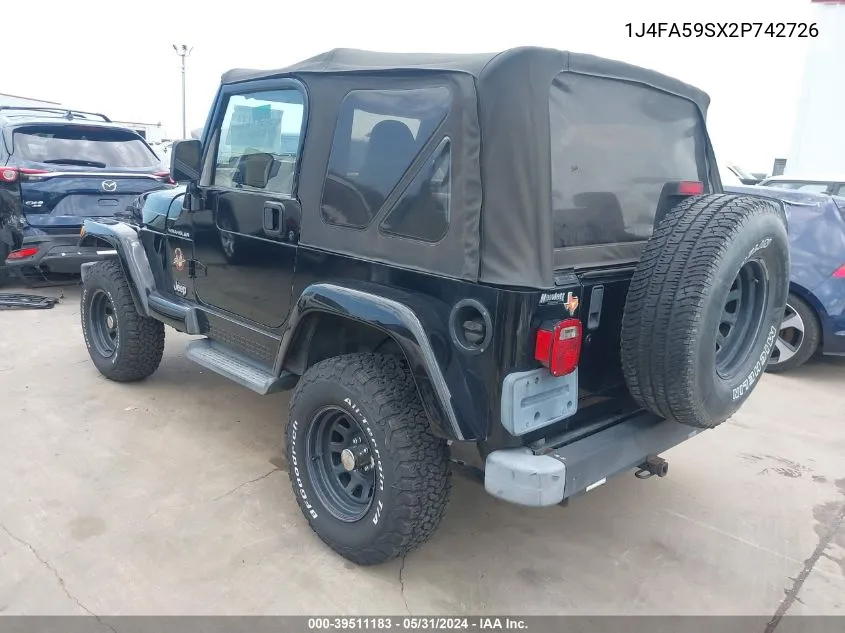 2002 Jeep Wrangler Sahara VIN: 1J4FA59SX2P742726 Lot: 39511183